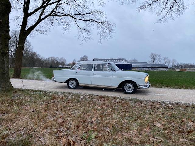 Mercedes-Benz 300SE Rally