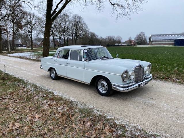 Mercedes-Benz 300SE Rally