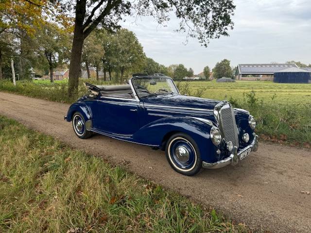 Mercedes-Benz 220A Roadster