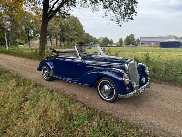 Mercedes-Benz 220A Roadster