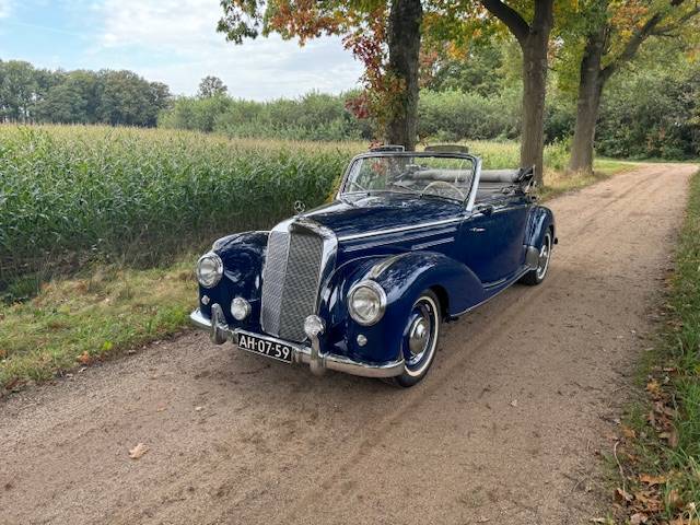 Mercedes-Benz 220A Roadster