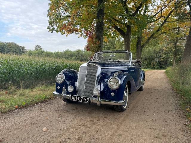 Mercedes-Benz 220A Roadster