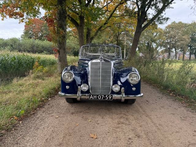 Mercedes-Benz 220A Roadster