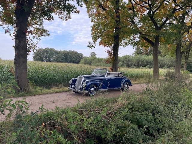 Mercedes-Benz 220A Roadster