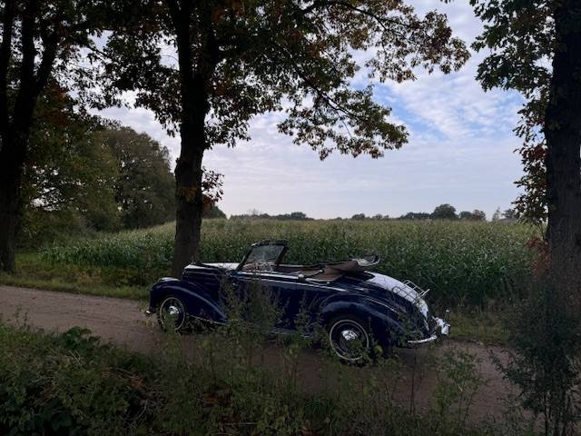 Mercedes-Benz 220A Roadster