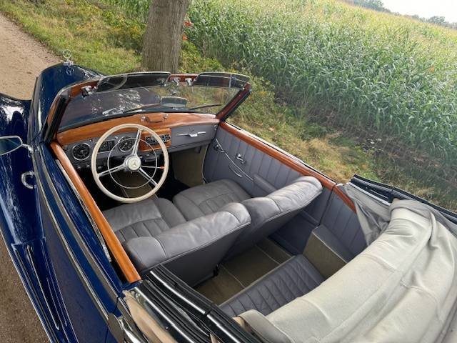 Mercedes-Benz 220A Roadster