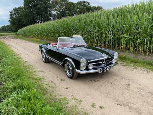 Mercedes-Benz 230SL Pagode