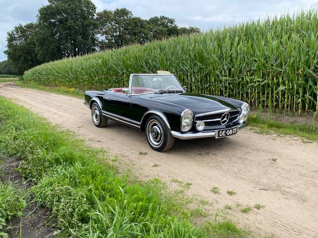 Mercedes-Benz 230SL Pagode