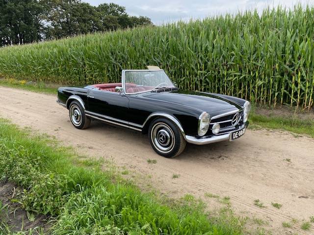 Mercedes-Benz 230SL Pagode