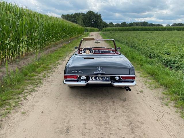 Mercedes-Benz 230SL Pagode