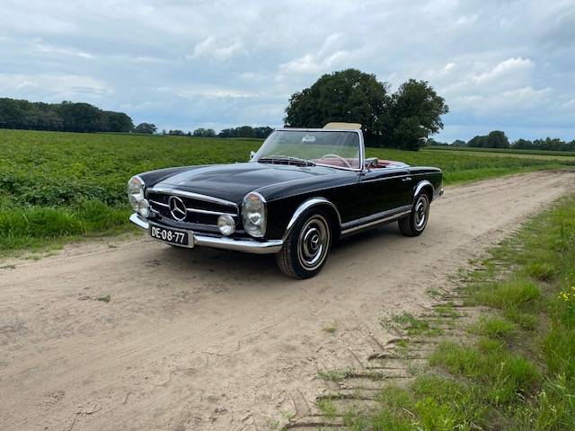 Mercedes-Benz 230SL Pagode