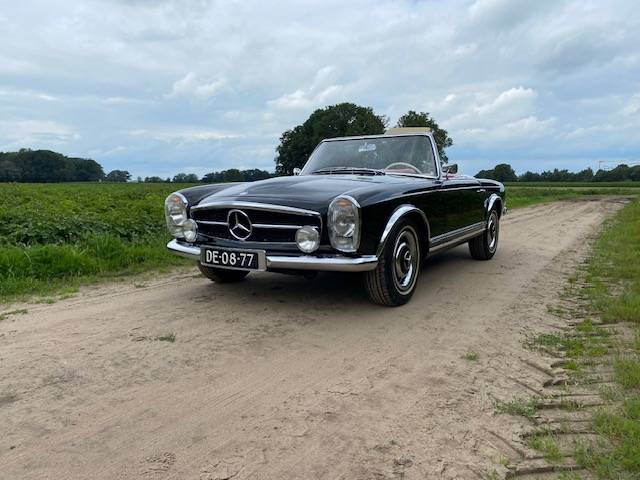 Mercedes-Benz 230SL Pagode