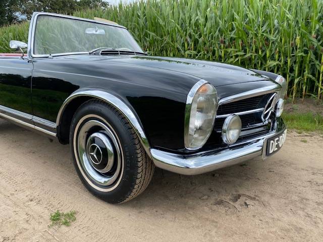 Mercedes-Benz 230SL Pagode