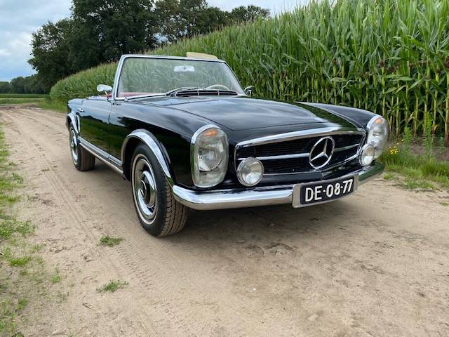 Mercedes-Benz 230SL Pagode