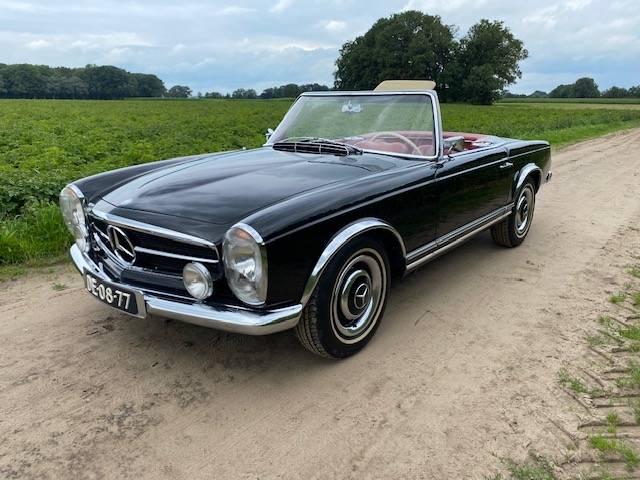 Mercedes-Benz 230SL Pagode