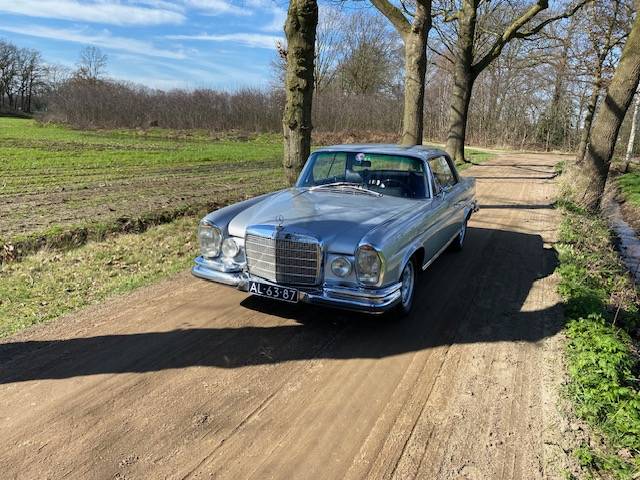 Mercedes-Benz 280SE Coupe 3.5 V8