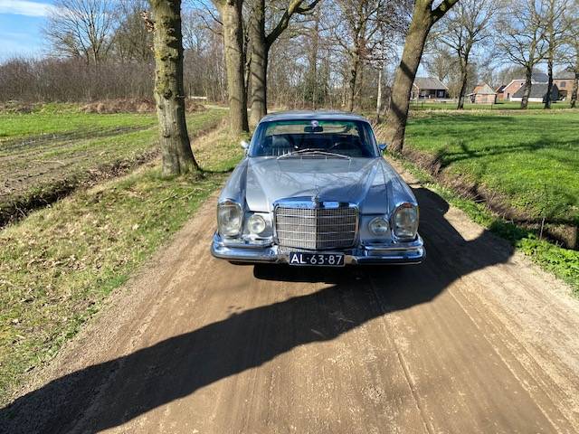 Mercedes-Benz 280SE Coupe 3.5 V8