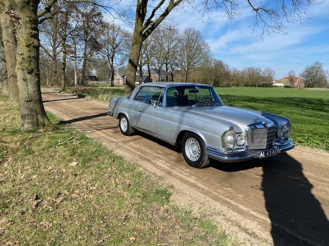 Mercedes-Benz 280SE Coupe 3.5 V8