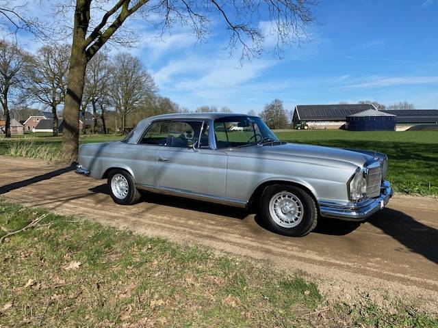 Mercedes-Benz 280SE Coupe 3.5 V8