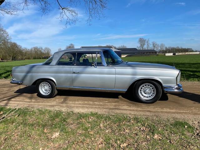 Mercedes-Benz 280SE Coupe 3.5 V8