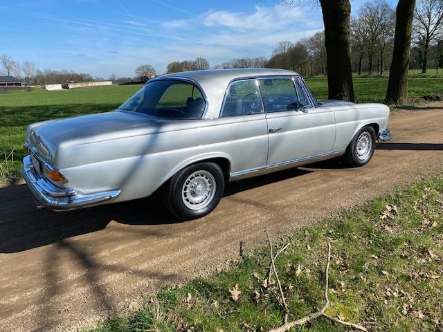 Mercedes-Benz 280SE Coupe 3.5 V8