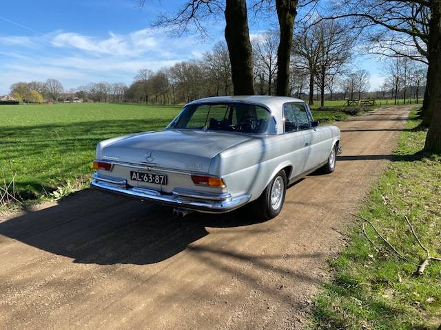 Mercedes-Benz 280SE Coupe 3.5 V8