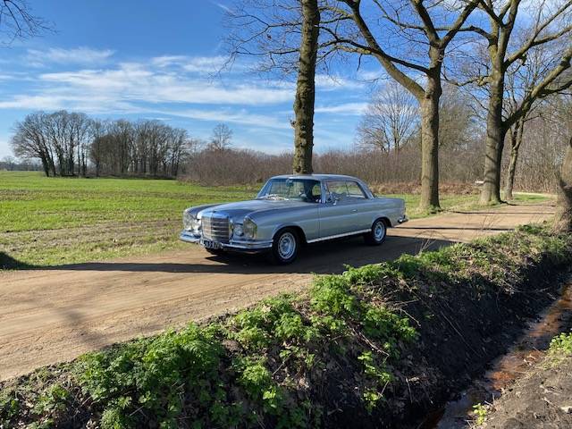 Mercedes-Benz 280SE Coupe 3.5 V8