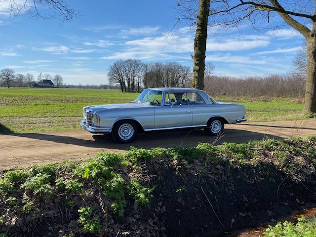 Mercedes-Benz 280SE Coupe 3.5 V8