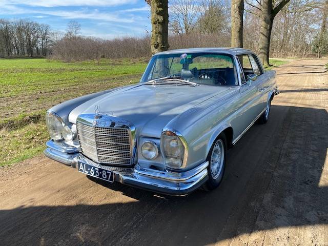 Mercedes-Benz 280SE Coupe 3.5 V8