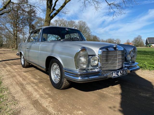 Mercedes-Benz 280SE Coupe 3.5 V8