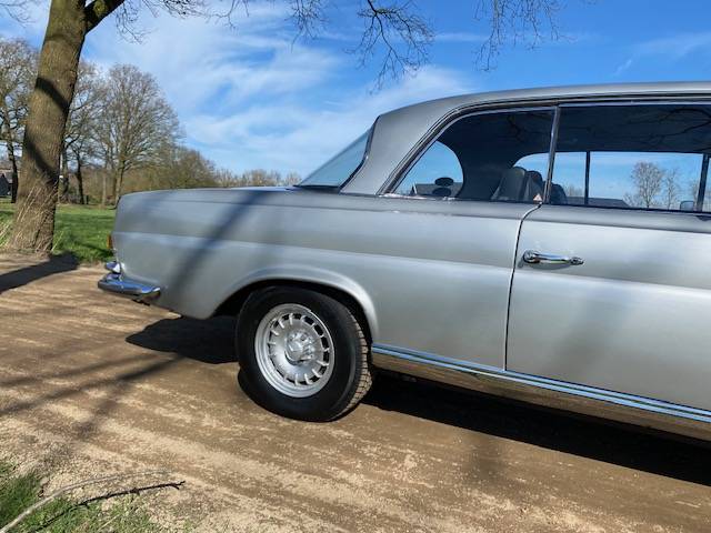 Mercedes-Benz 280SE Coupe 3.5 V8